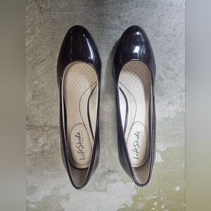 Life Stride Soft System NWOT Women's Plum Pumps